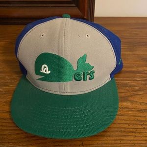 Hartford Whalers New Era SnapBack hat. Lightly used. Blue/green/gray.